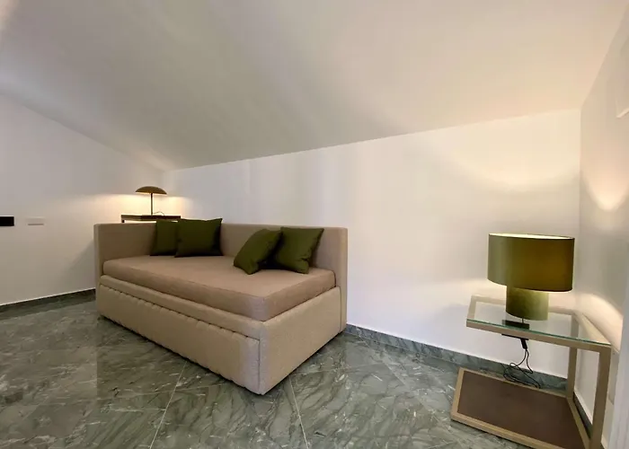 Salemare & 4* تْشيفالو